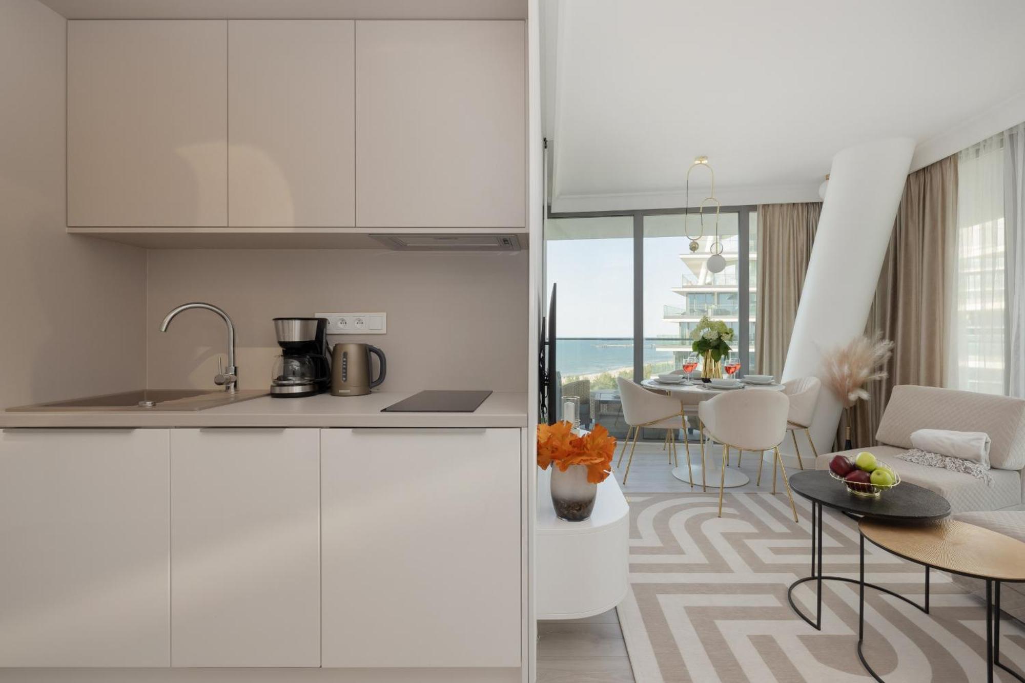 Royallux Apartment Waves Resort & Spa - Sea View From Balcony By Renters Prestige Miedzyzdroje Exterior photo