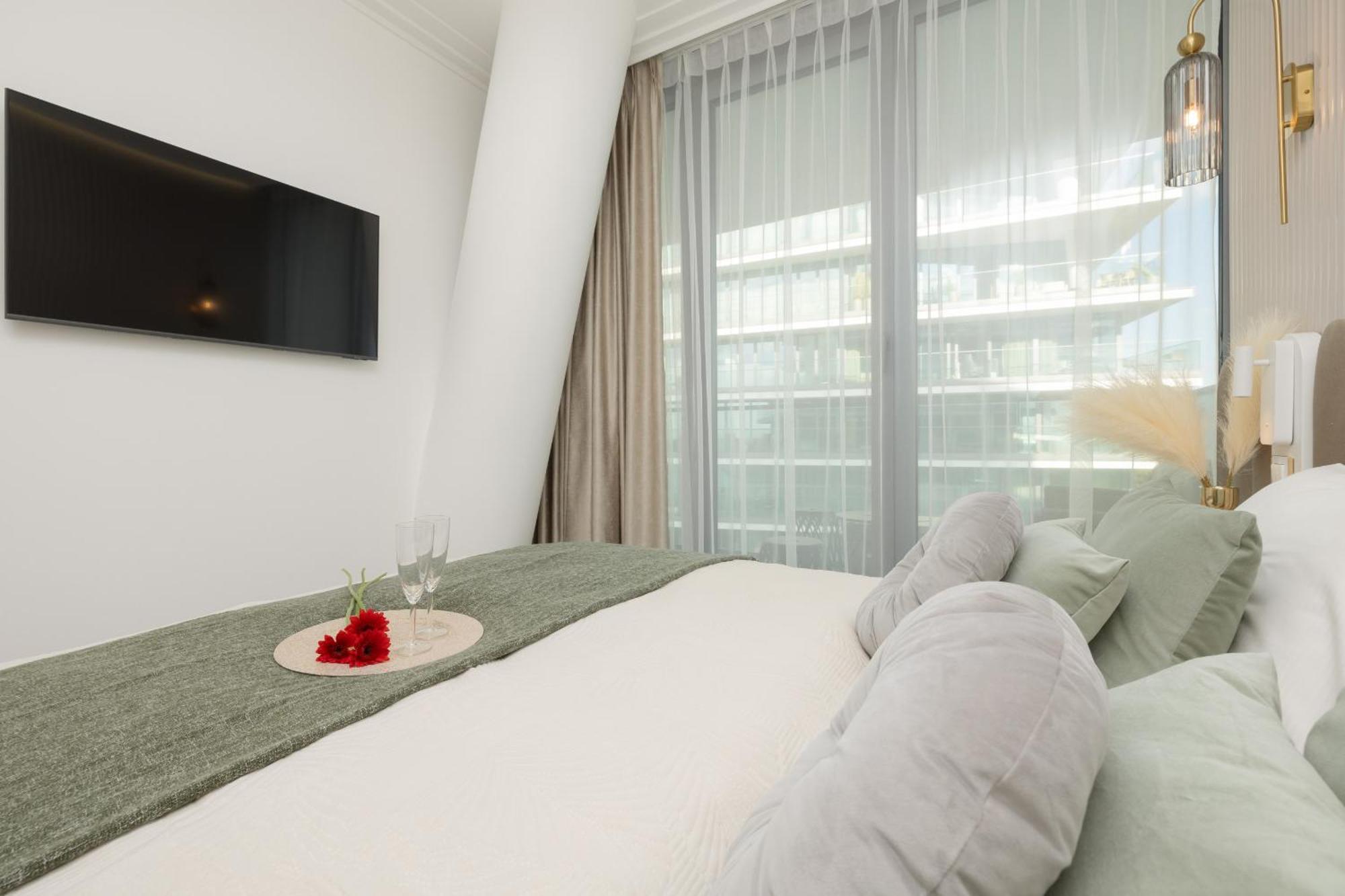 Royallux Apartment Waves Resort & Spa - Sea View From Balcony By Renters Prestige Miedzyzdroje Exterior photo