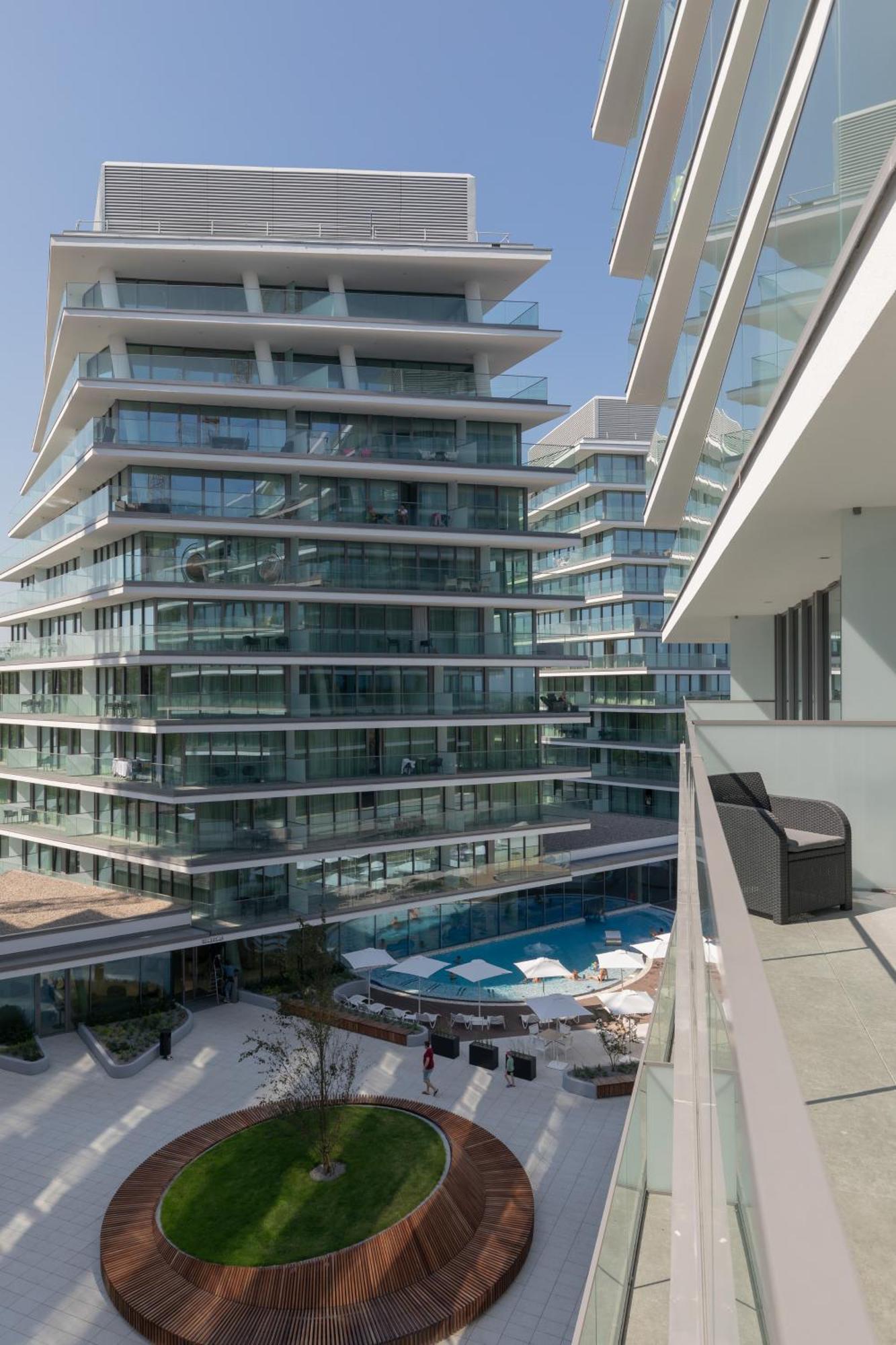 Royallux Apartment Waves Resort & Spa - Sea View From Balcony By Renters Prestige Miedzyzdroje Exterior photo
